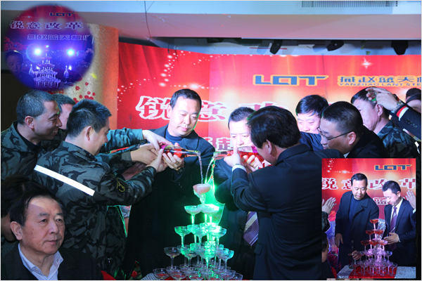 河北燕赵蓝天板业2015年会 领导层共同开启香槟酒，祝愿2015新目标新航行.jpg